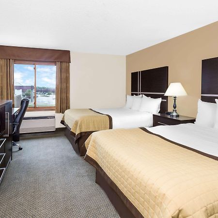 Baymont By Wyndham Green Bay Bagian luar foto