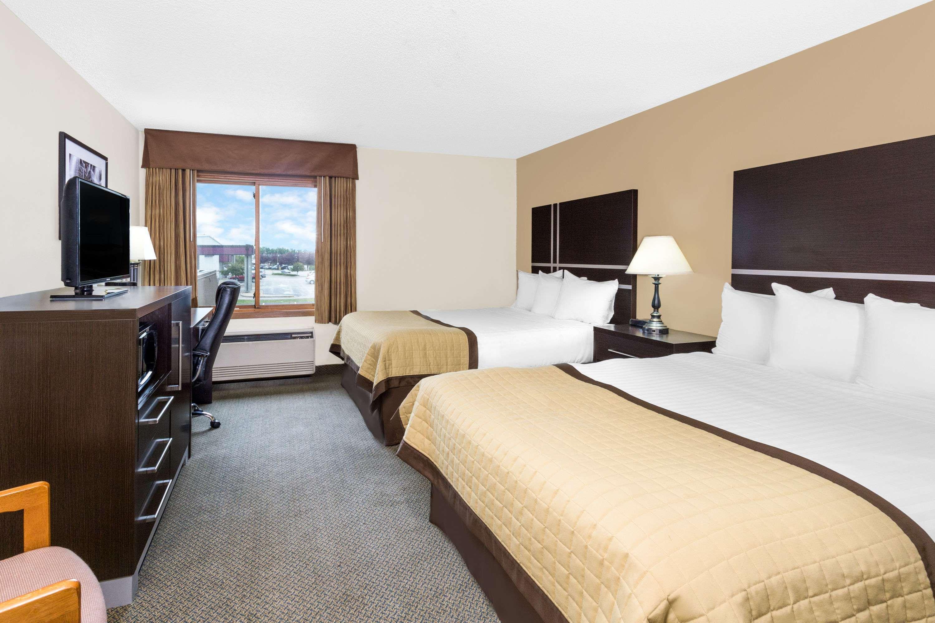 Baymont By Wyndham Green Bay Bagian luar foto