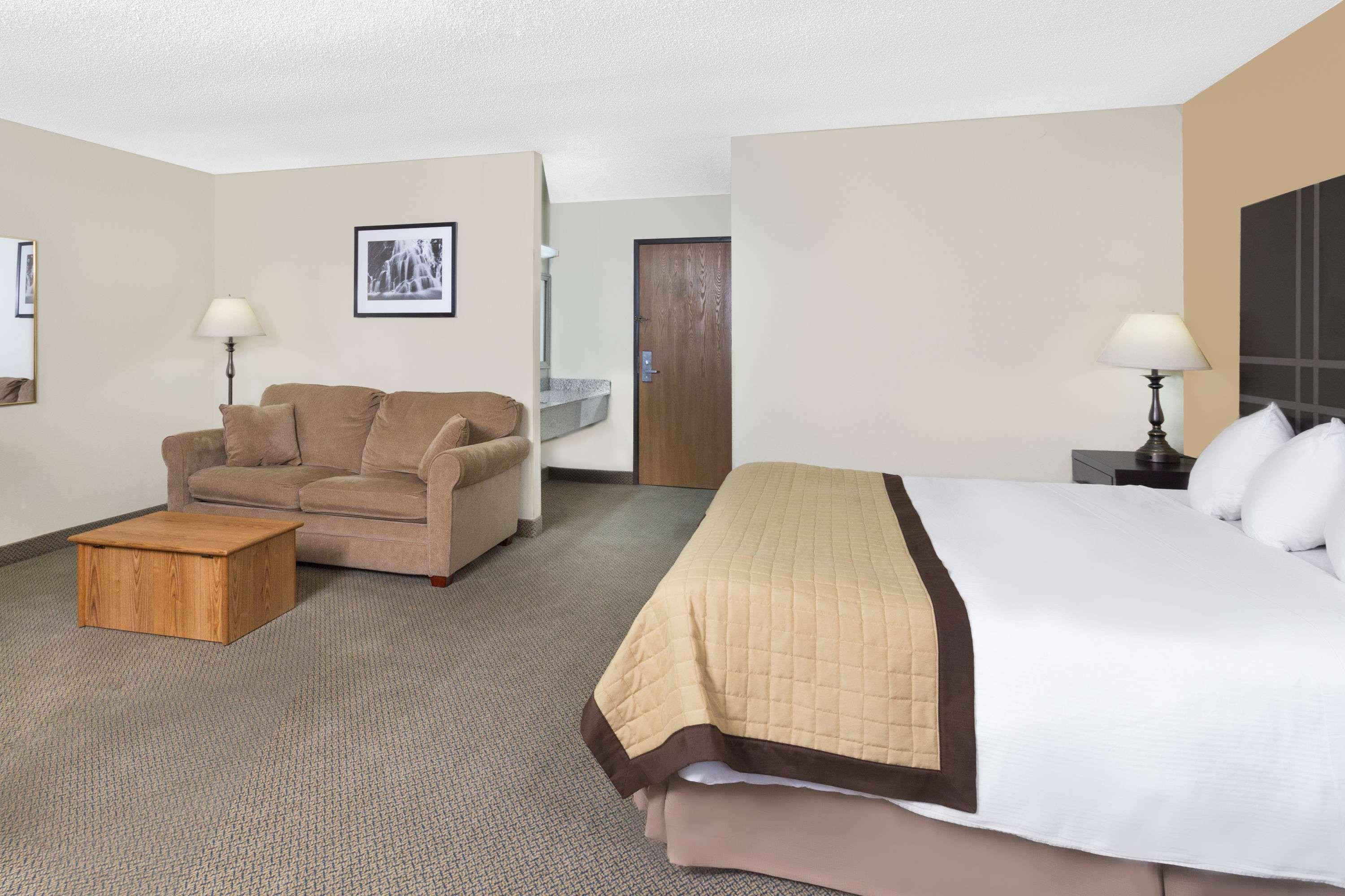 Baymont By Wyndham Green Bay Bagian luar foto
