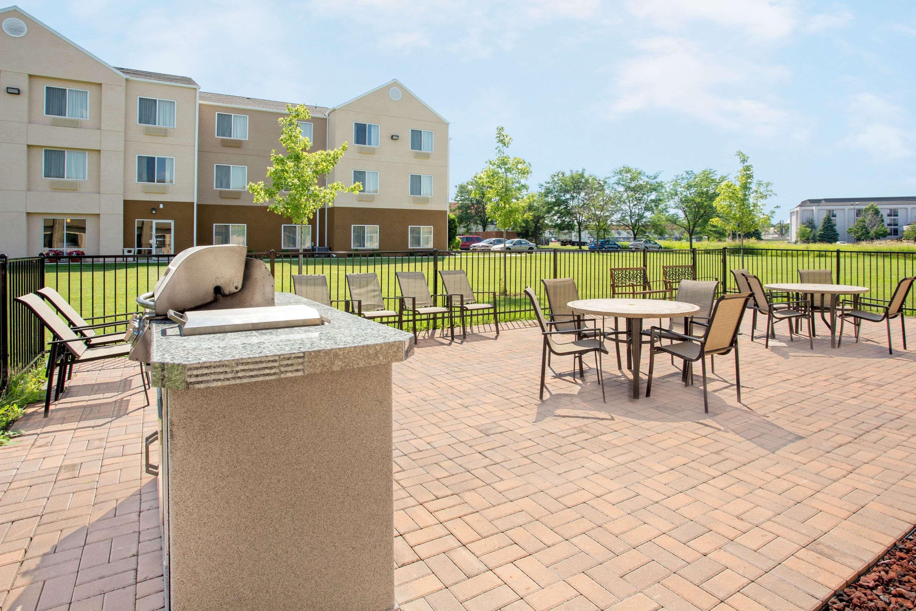 Baymont By Wyndham Green Bay Bagian luar foto