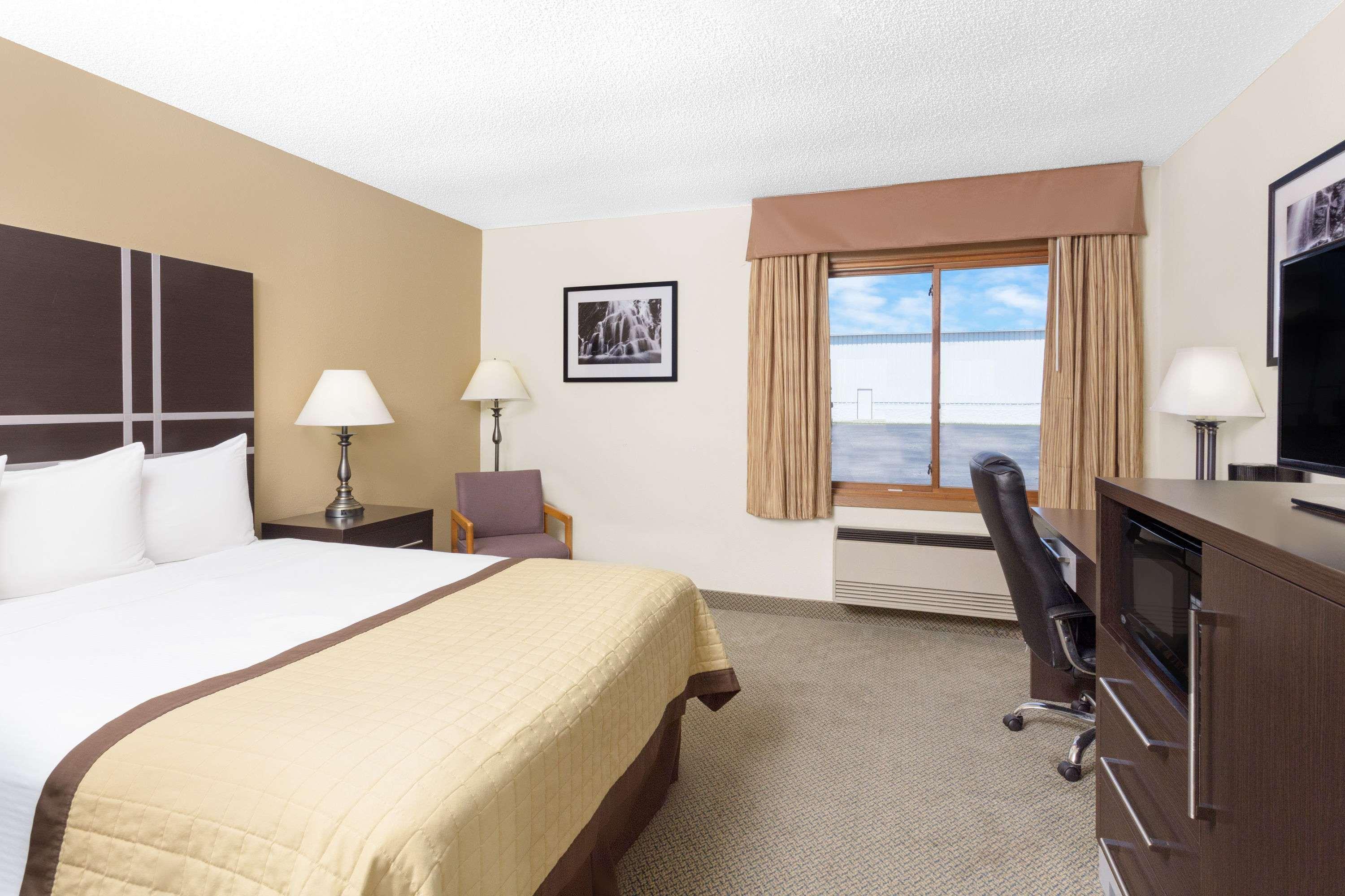 Baymont By Wyndham Green Bay Bagian luar foto