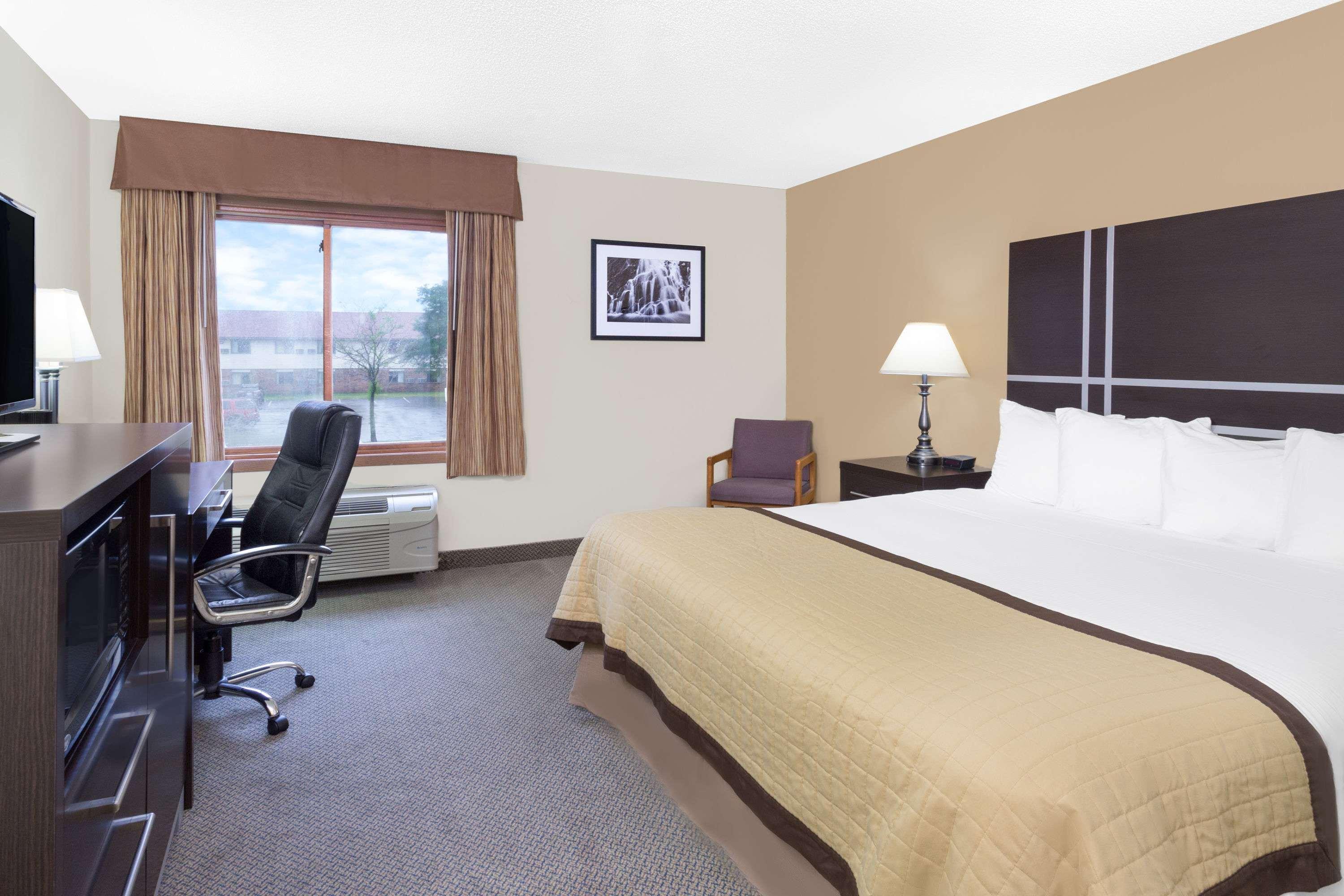Baymont By Wyndham Green Bay Bagian luar foto