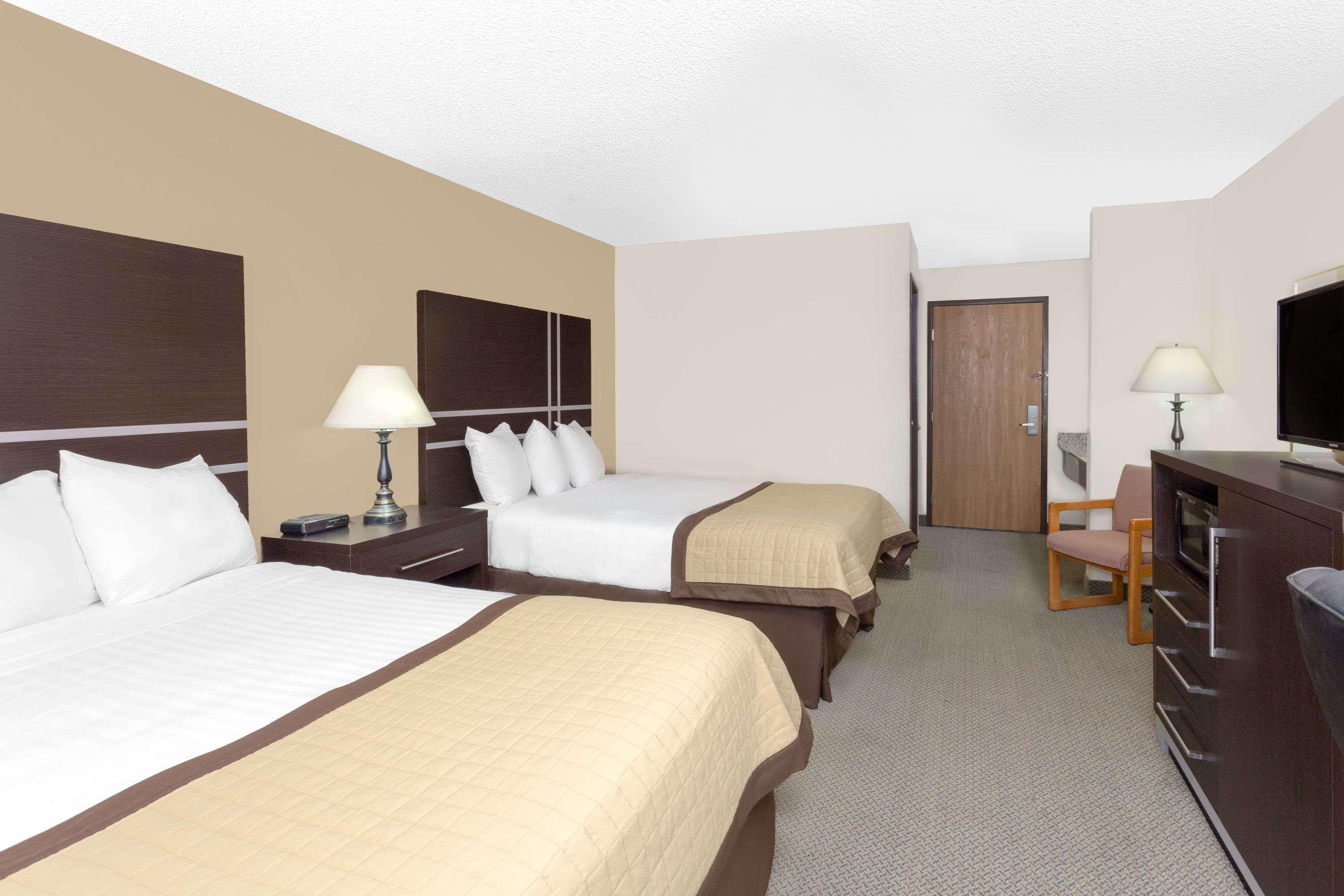 Baymont By Wyndham Green Bay Bagian luar foto
