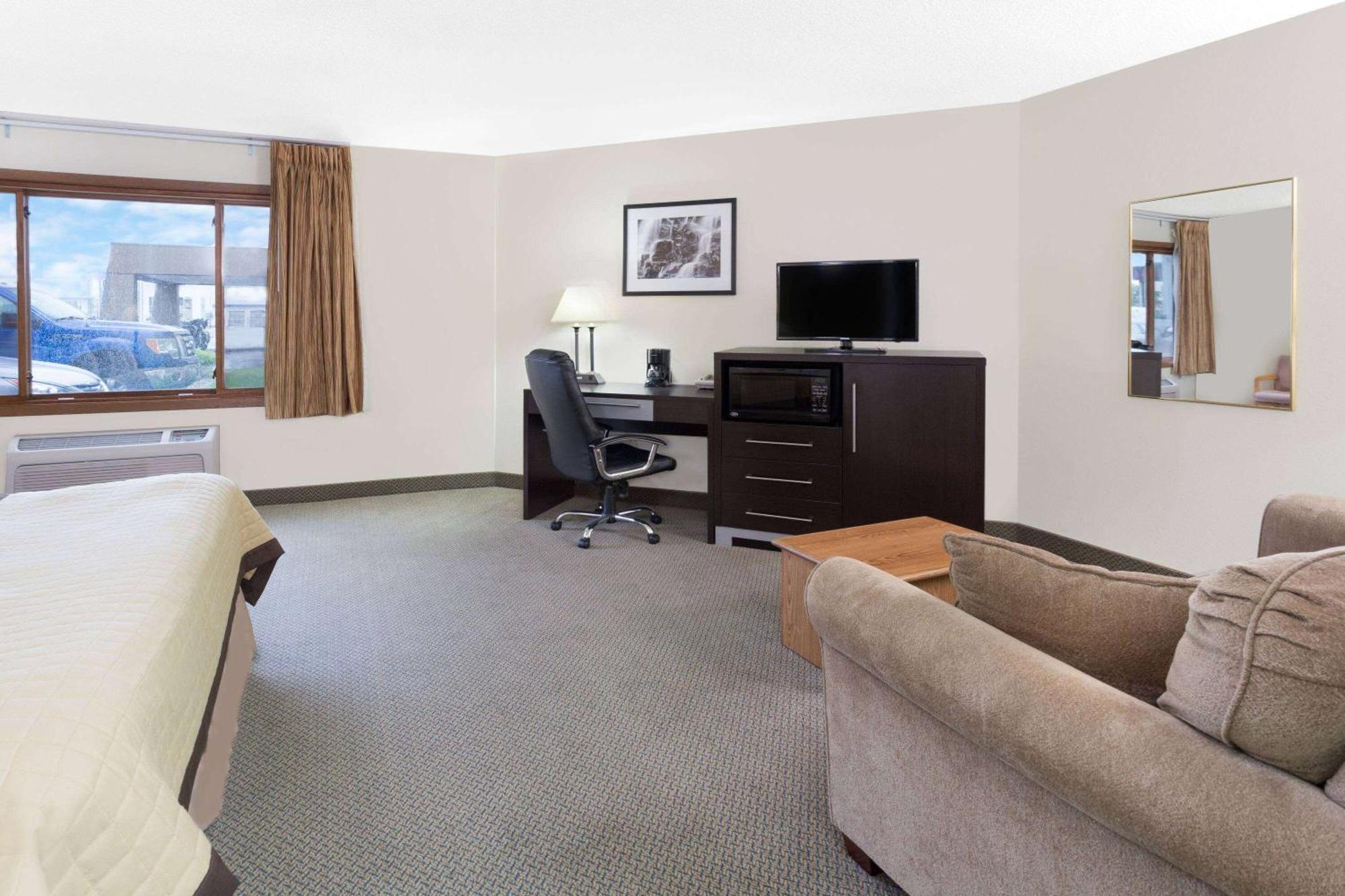 Baymont By Wyndham Green Bay Bagian luar foto